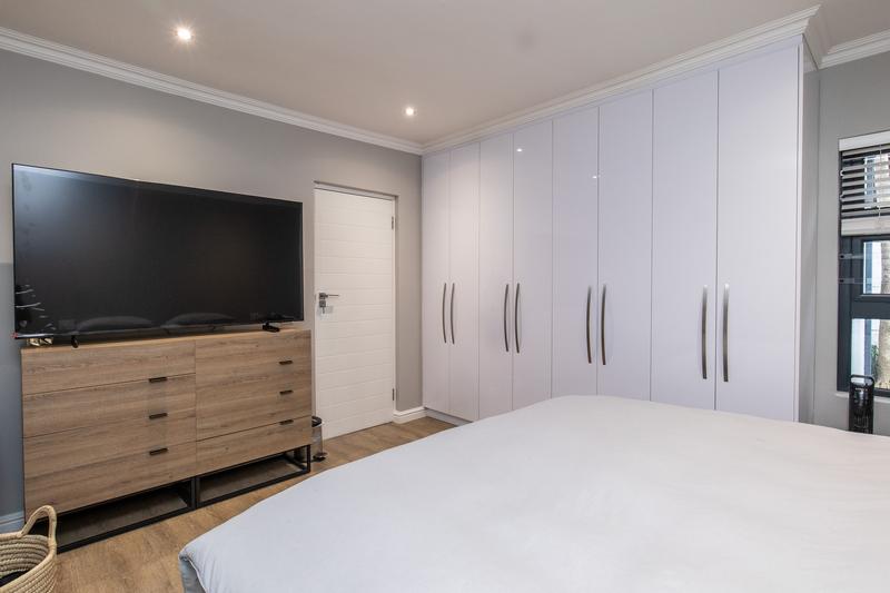To Let 5 Bedroom Property for Rent in Constantia Western Cape